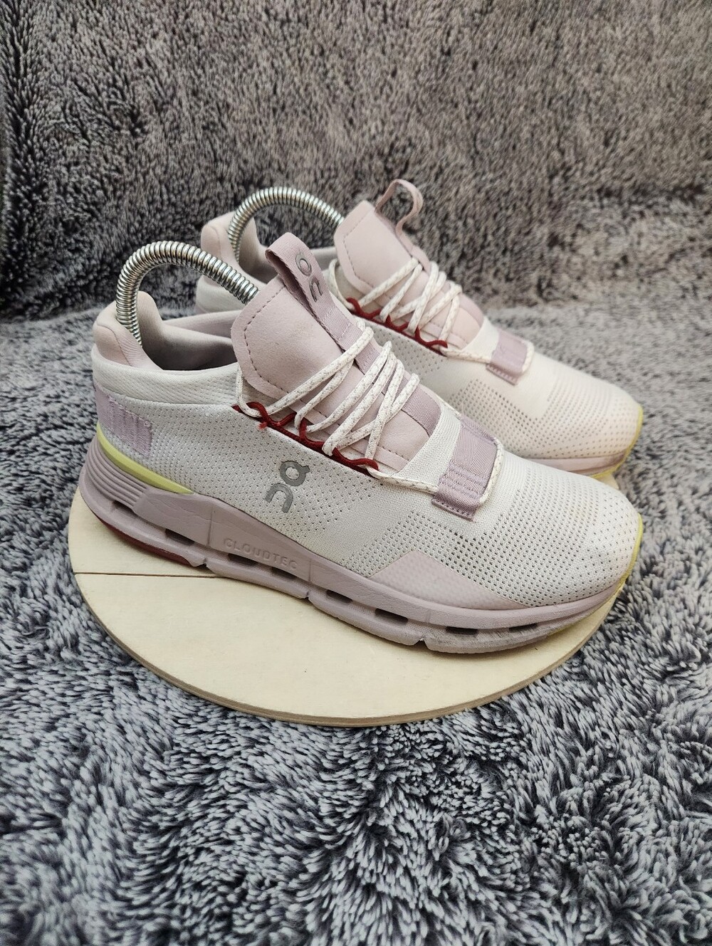 On Cloud Running Sneakers Cloudnova 2 Women’s Size 8